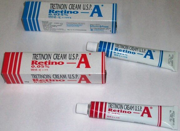 Tretinoin Retino-A 0.025% cream tube