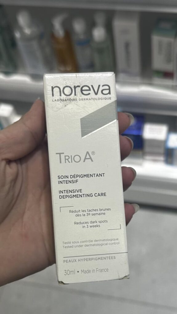 Trio Depigmentant Cream jar.